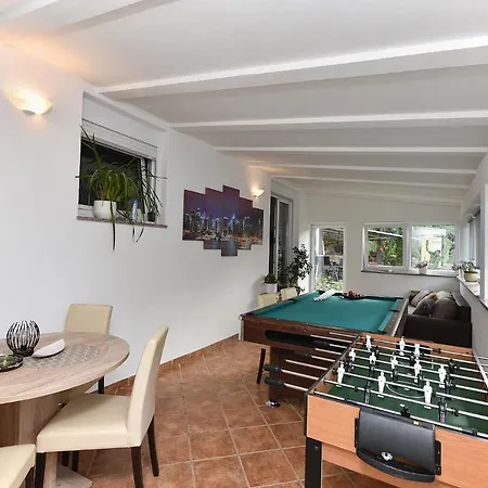 House Kacana 2163 * فودنيان