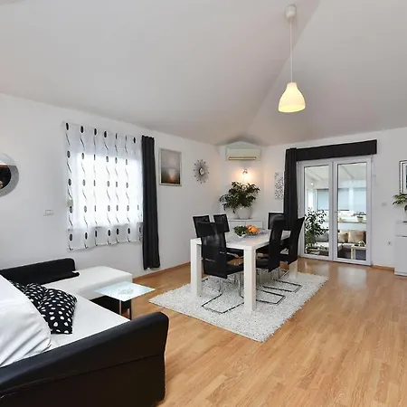 House Kacana 2163 فودنيان